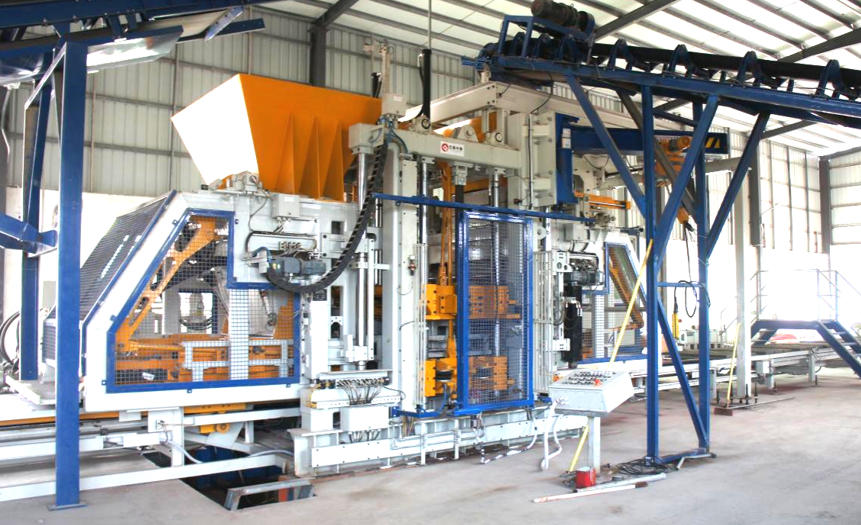 Ang Quangong Brick Machines ay gumawa ng kanilang marka sa South China-Pag-save ng mga bricks at mga brick na hugis ng brilyante na hinahawakan ng isang makina